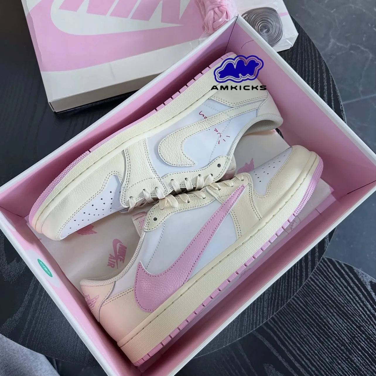 Jordan 1 Retro Low OG SP "Travis Scott Shy Pink"