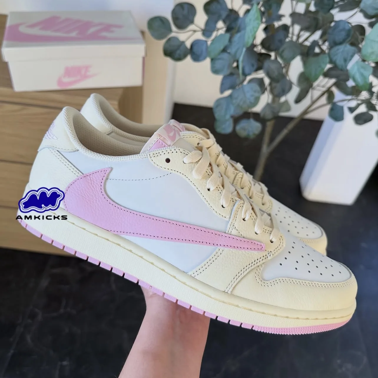 Jordan 1 Retro Low OG SP "Travis Scott Shy Pink"
