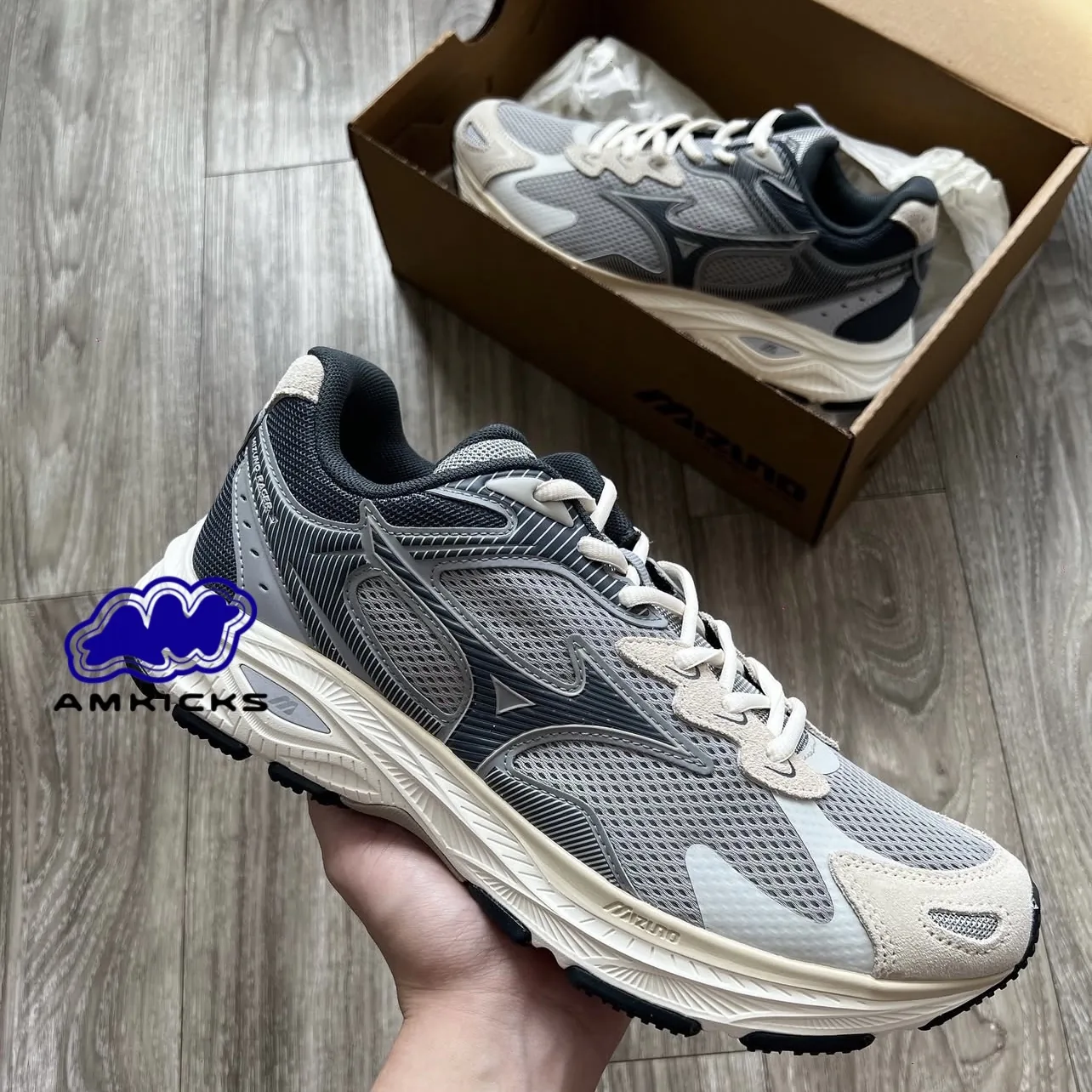 Mizuno Racer S "Grey Beige"