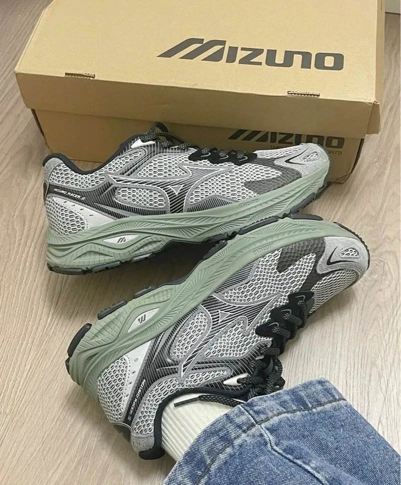 Mizuno Racer S "Grey Green"