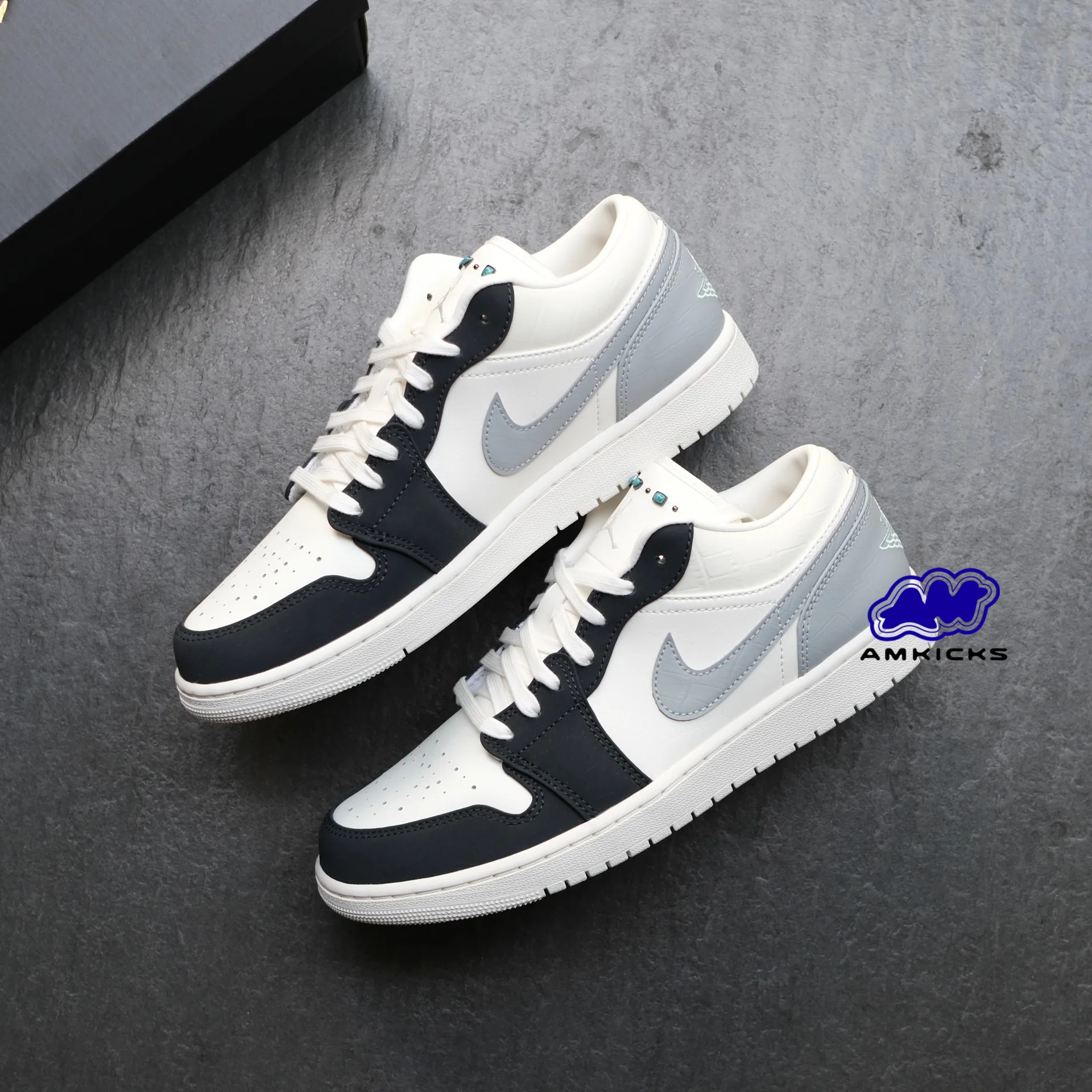 Air Jordan 1 Low "Sail Light Smoke Grey"