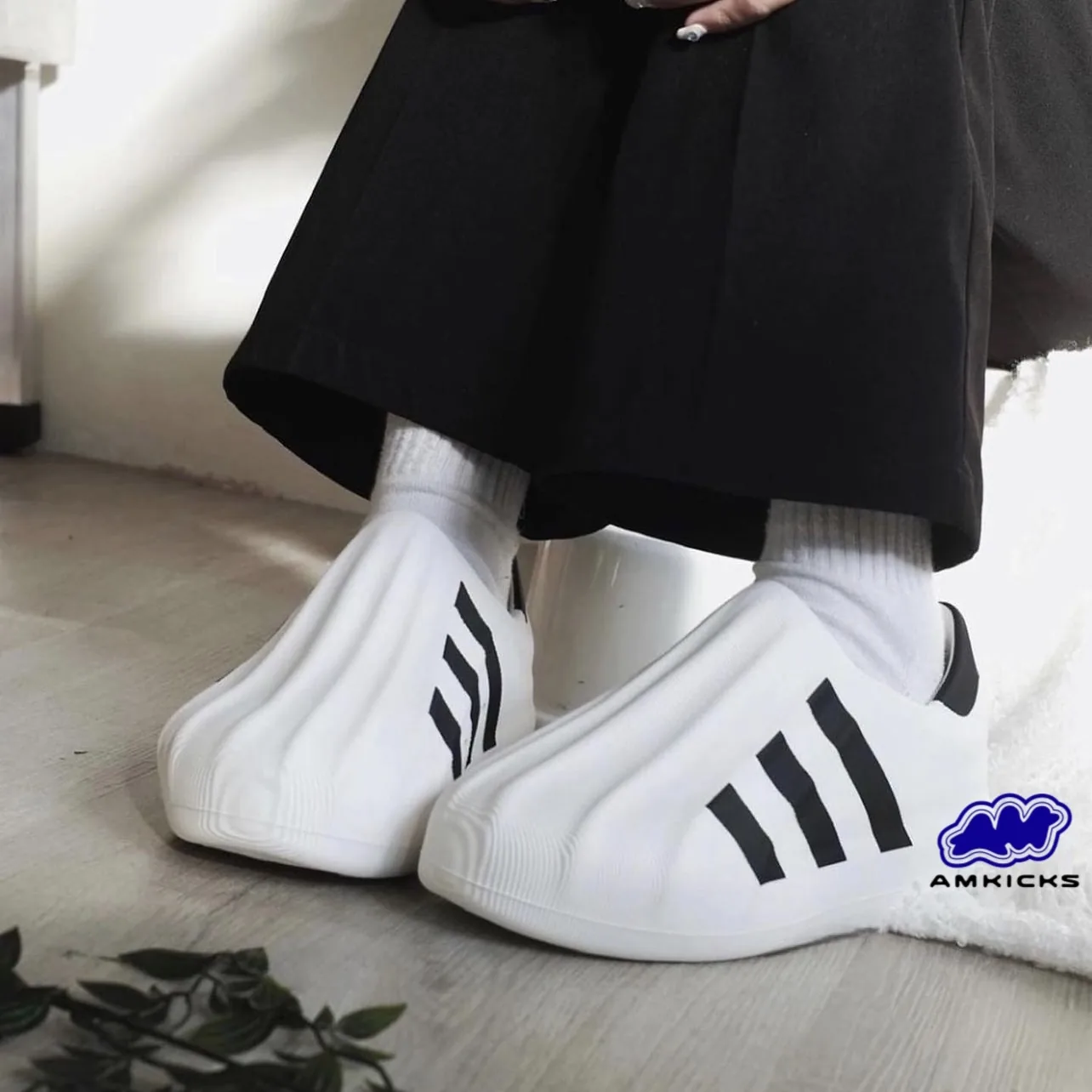 adiFOM Superstar White Black