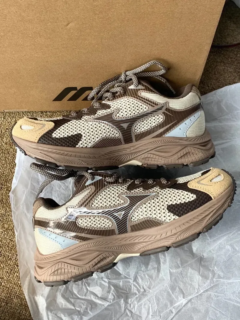Mizuno Racer S "Beige Brown"