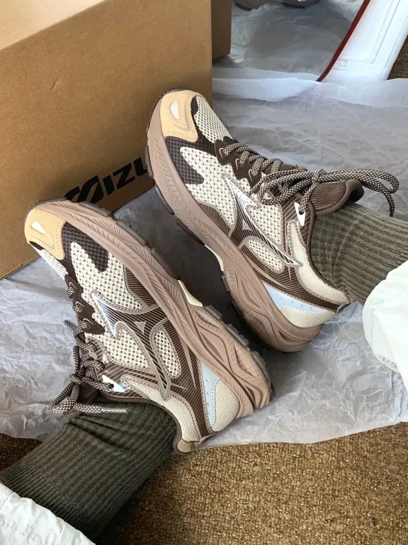 Mizuno Racer S "Beige Brown"