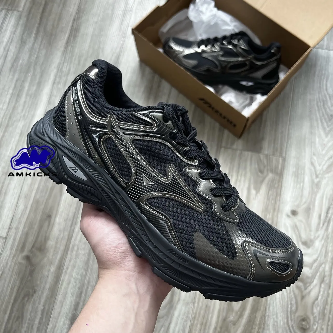 Mizuno Racer S "Black Silver"