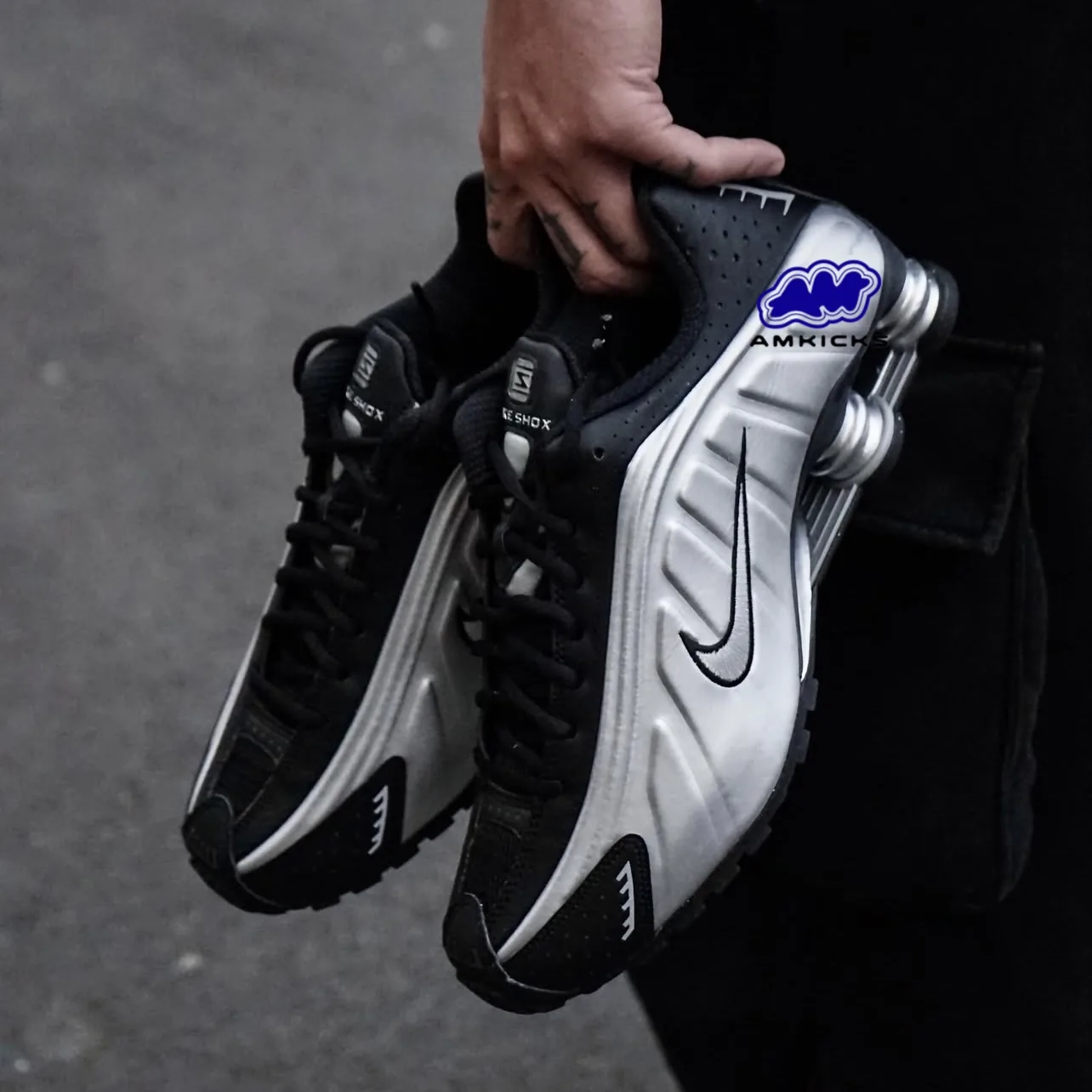 Nike Shox R4 "Metallic Silver Black"