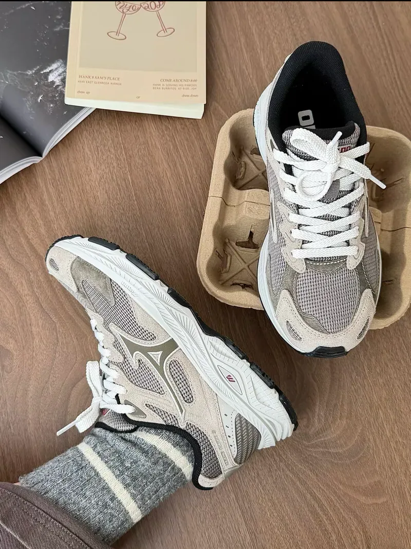 Mizuno Racer S "Wood Grey"