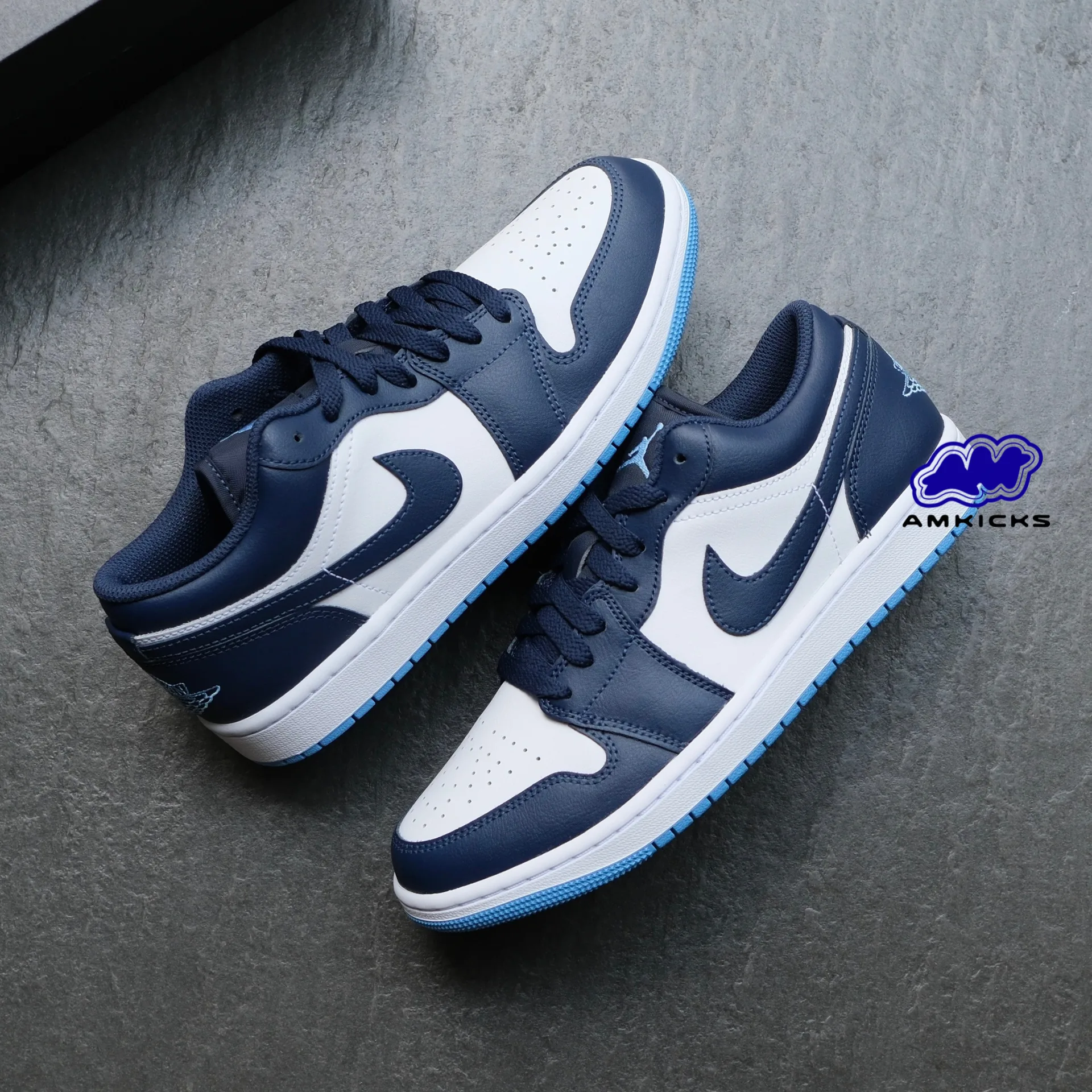 Jordan 1 Low "Midnight Navy University Blue"