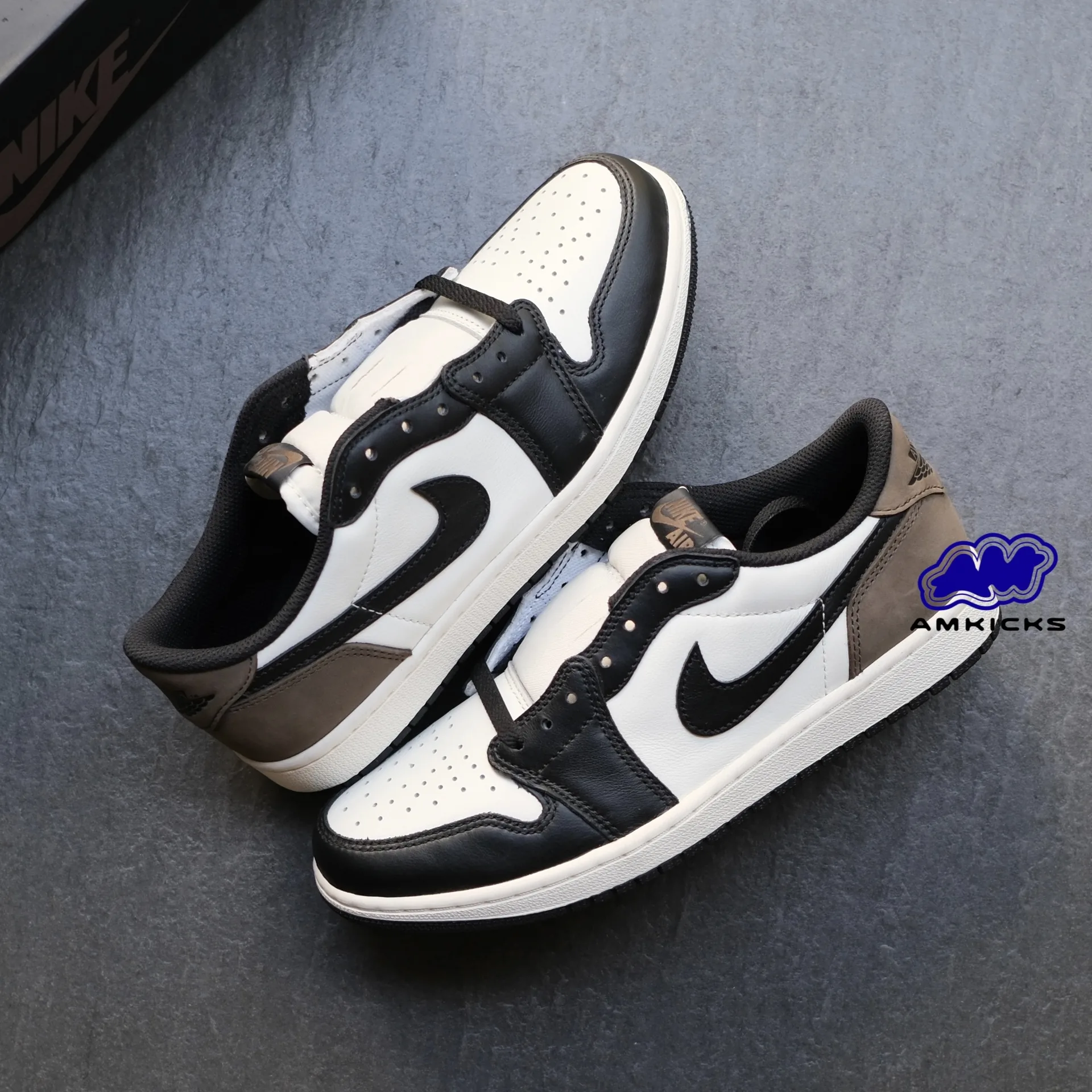 Jordan 1 Retro Low OG "Mocha"