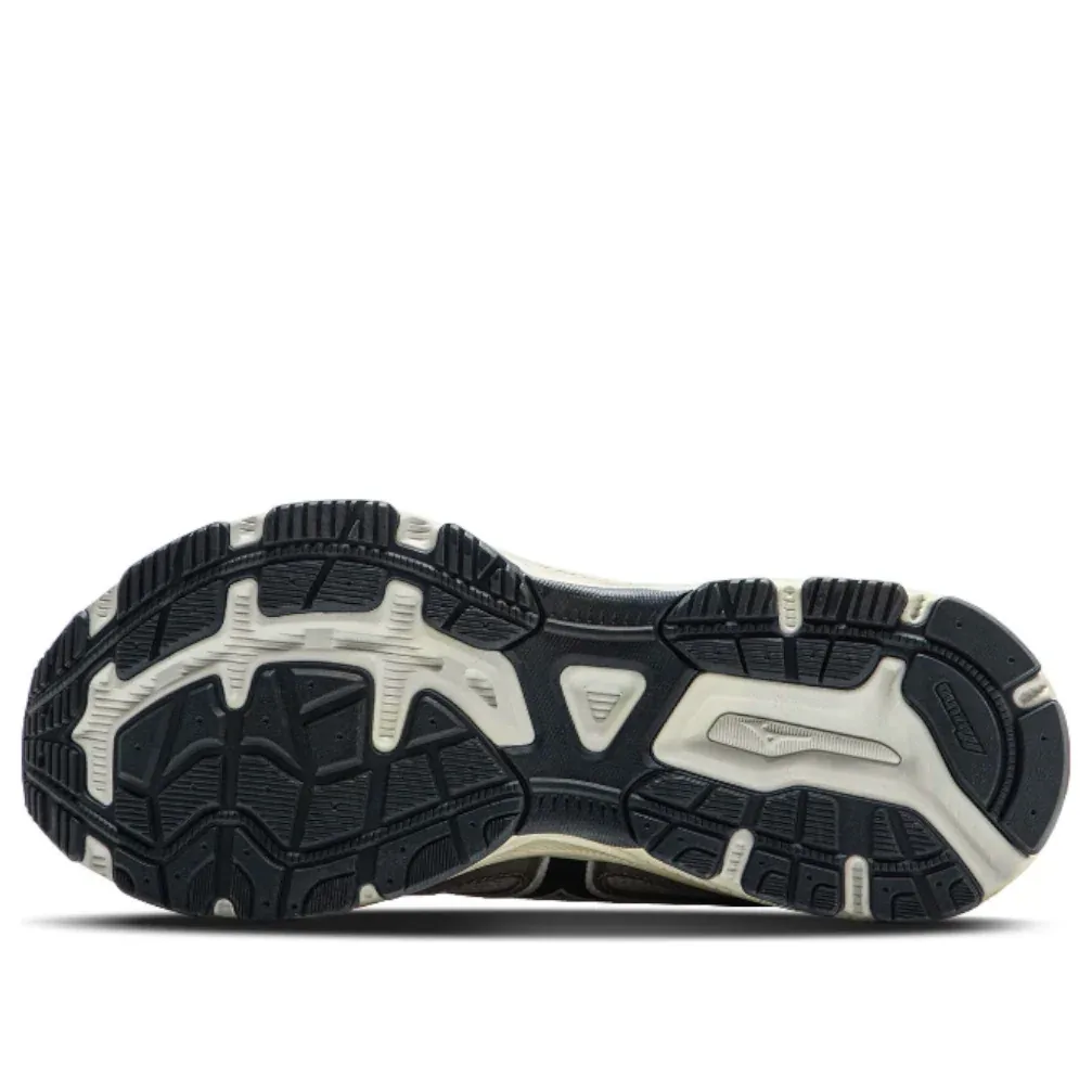 Mizuno Racer S "Rock Grey"