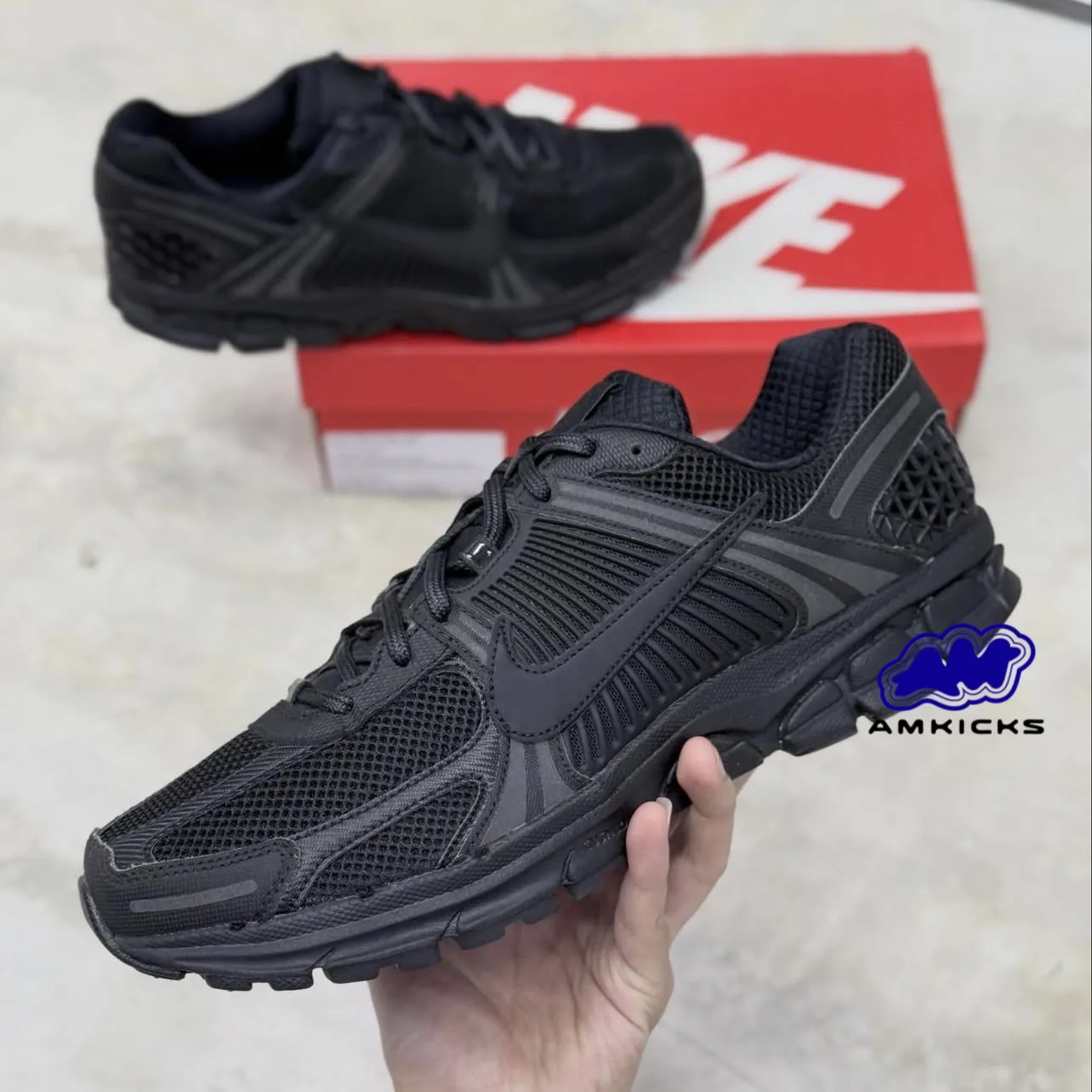Nike Zoom Vomero 5 "Triple Black"