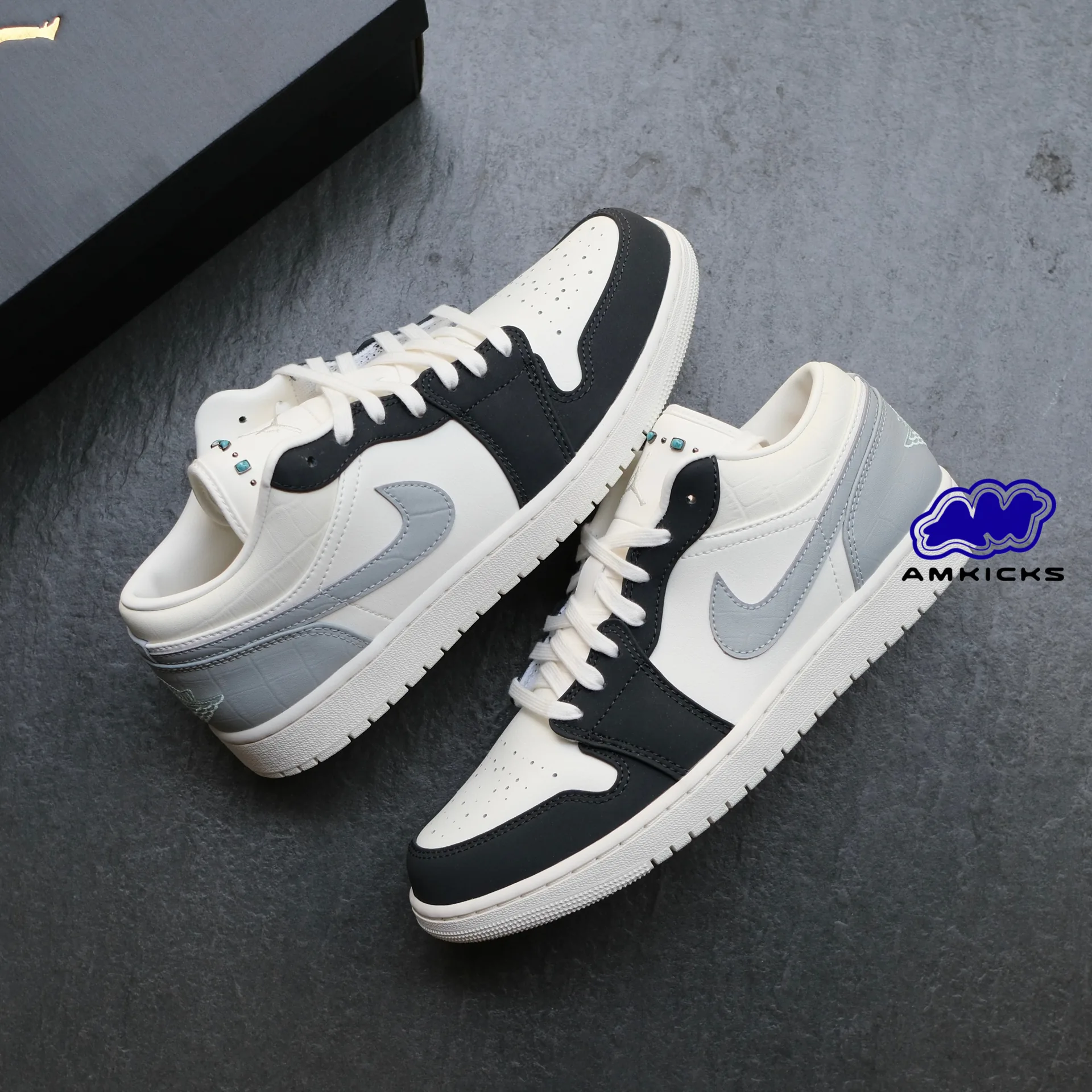 Air Jordan 1 Low "Sail Light Smoke Grey"