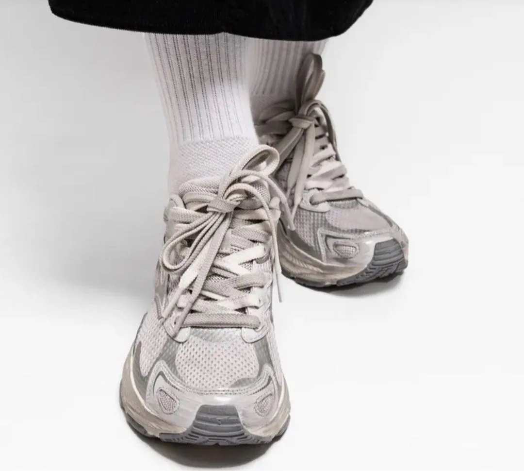 Mizuno Racer S "White Metallic Silver"