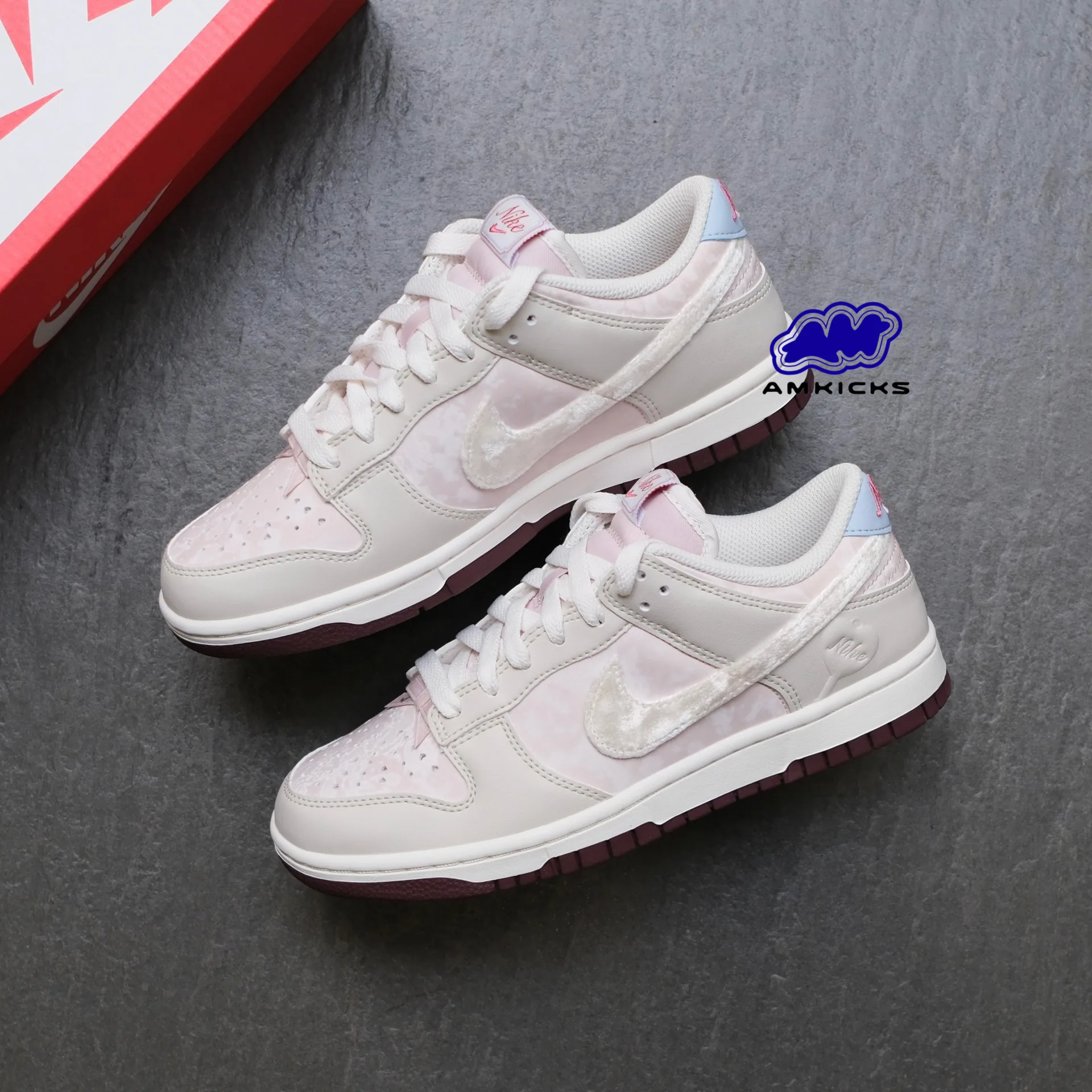 Nike Dunk Low Valentine's Day (2026)