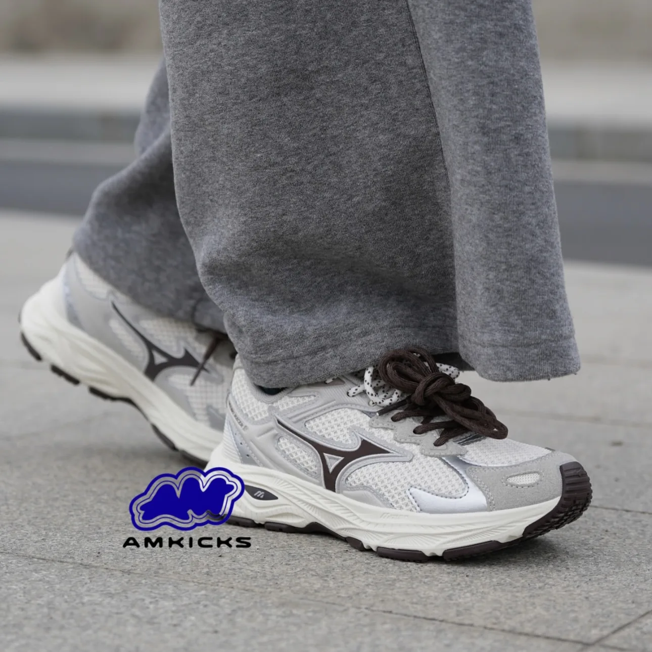 Mizuno Racer S "White Brown"