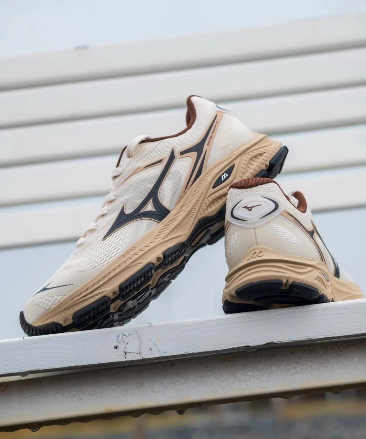 Mizuno Racer S "Off White Dark Brown"
