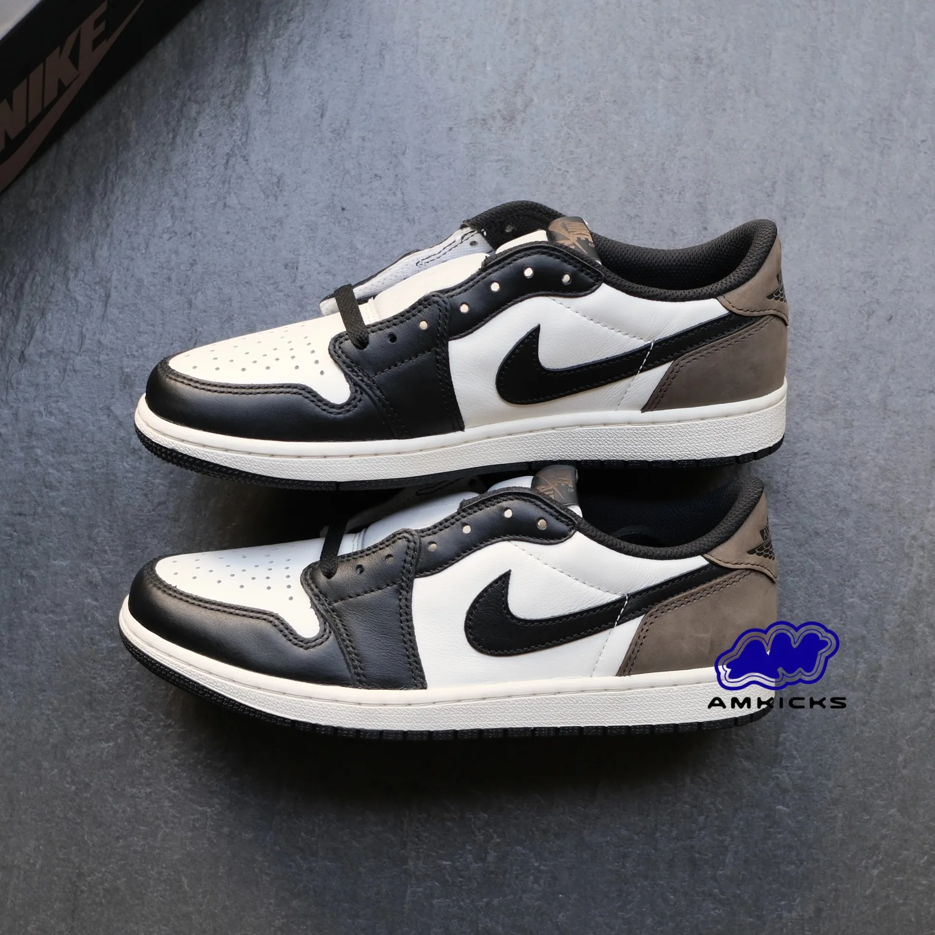 Jordan 1 Retro Low OG "Mocha"