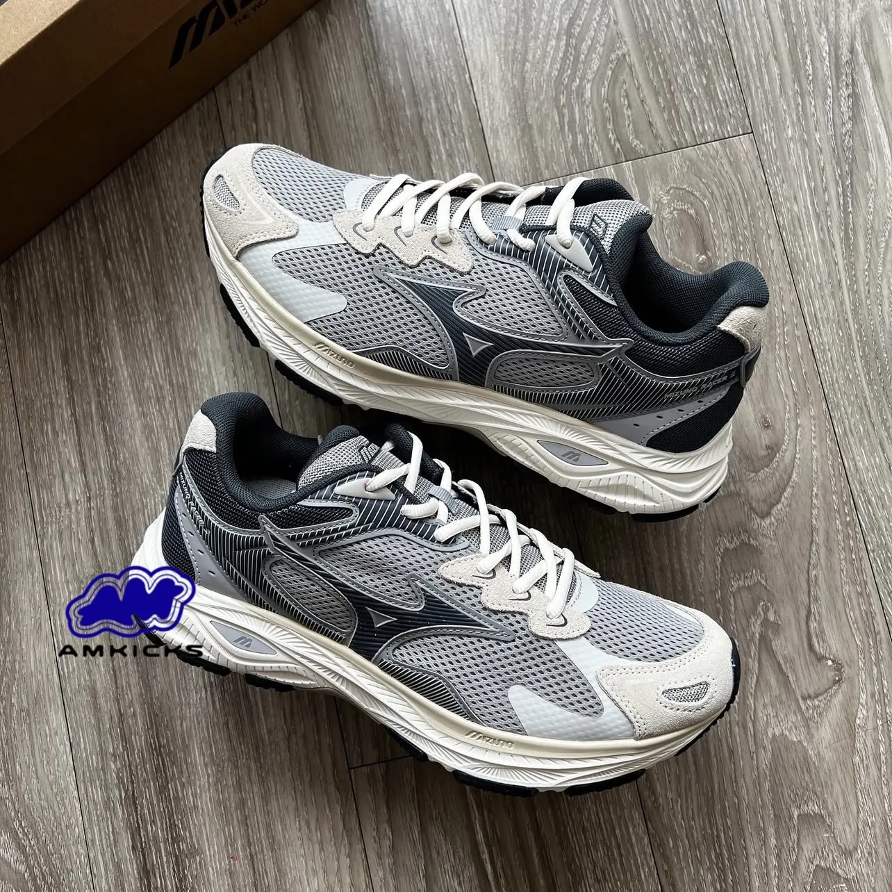 Mizuno Racer S "Grey Beige"