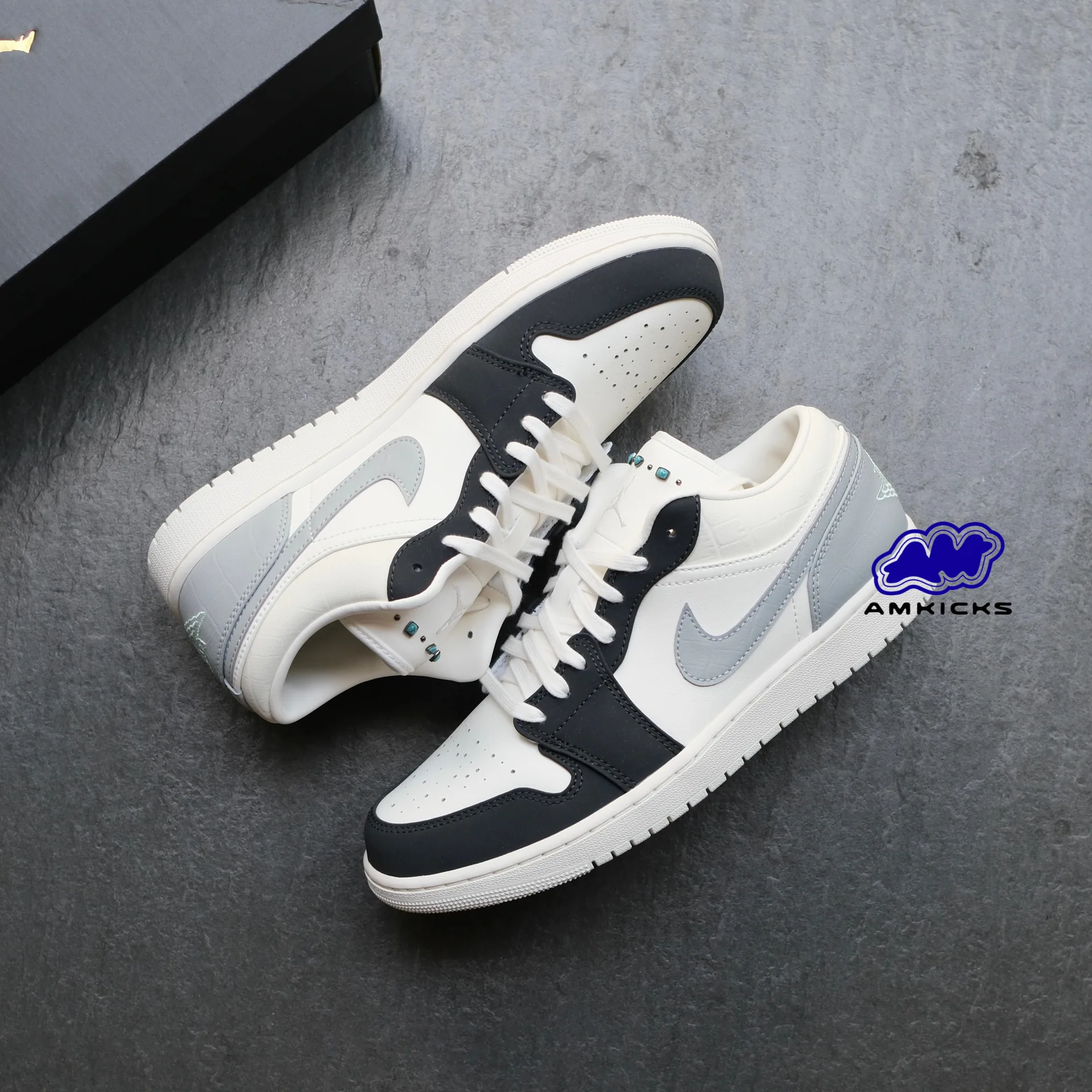 Air Jordan 1 Low "Sail Light Smoke Grey"