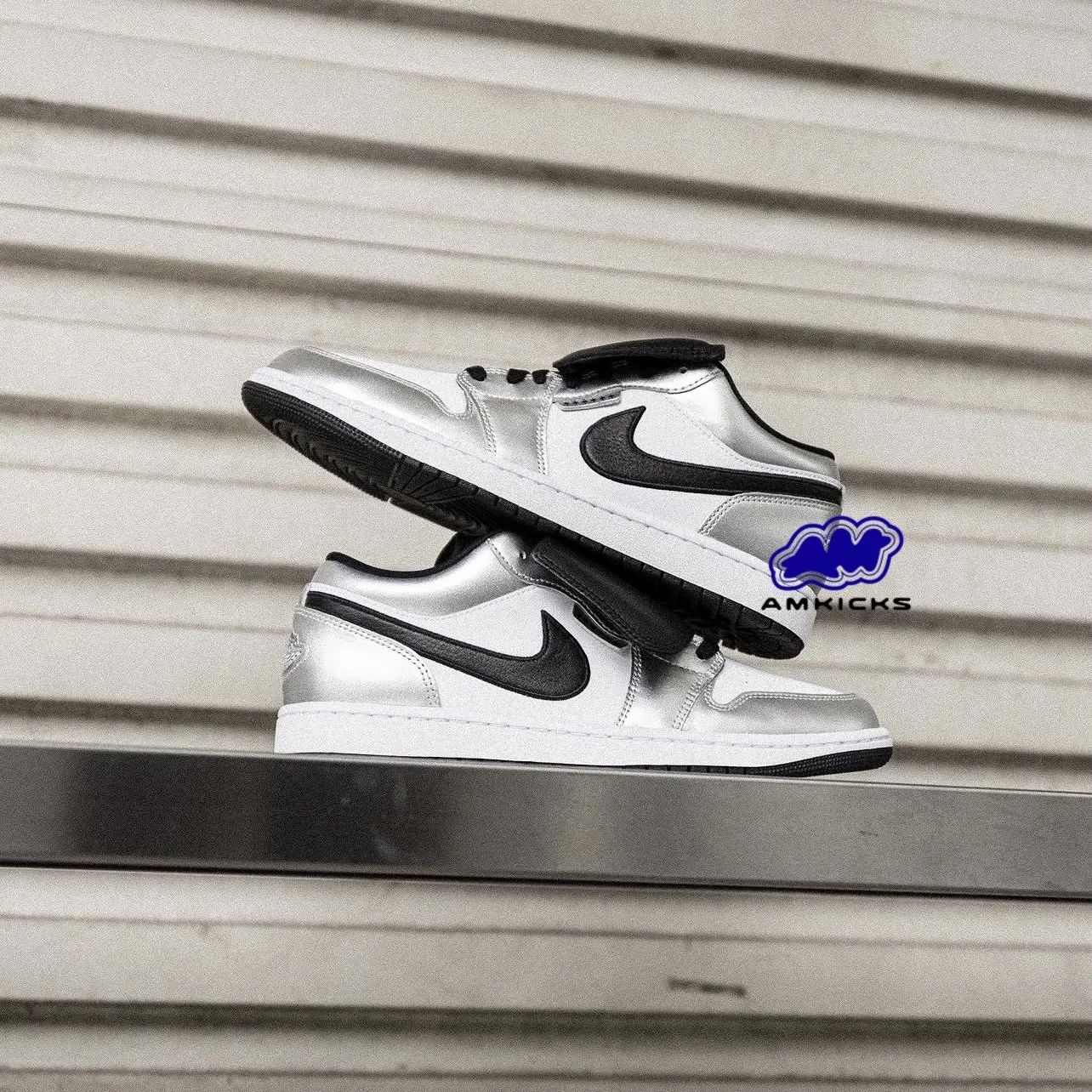 Jordan 1 Low SE "Metallic Silver Tiempo"