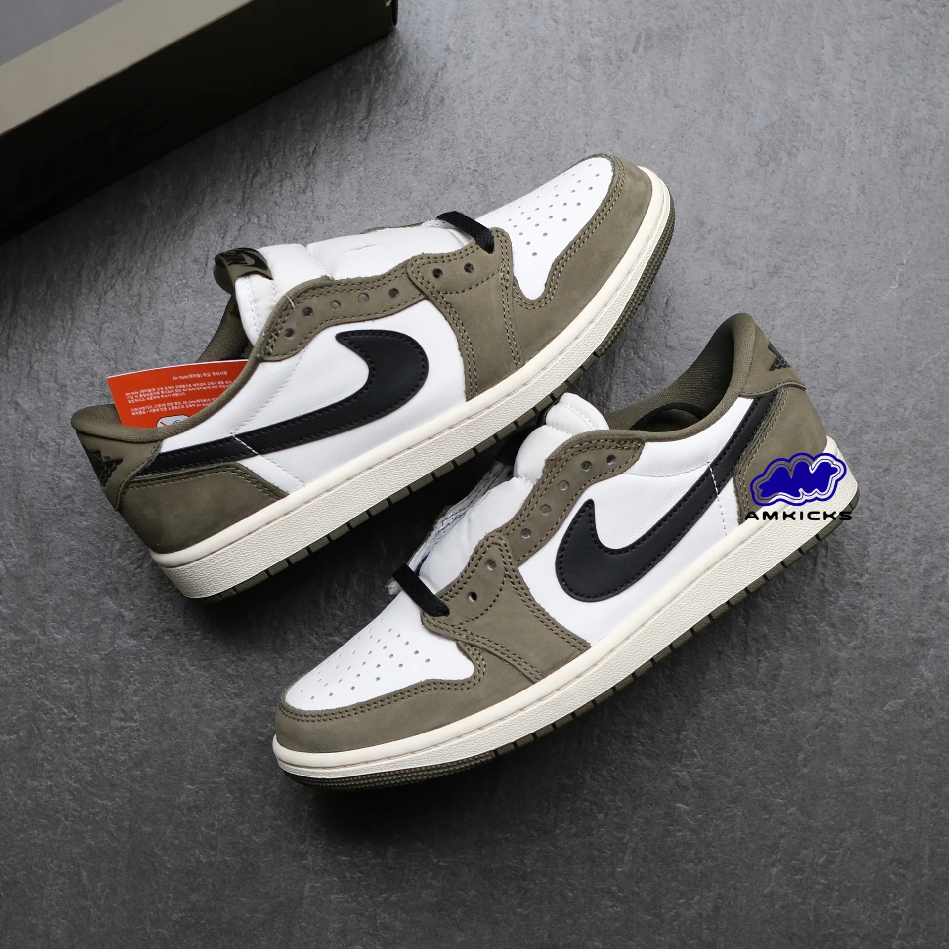 Jordan 1 Retro Low "Medium Olive Summit White Sail Black"