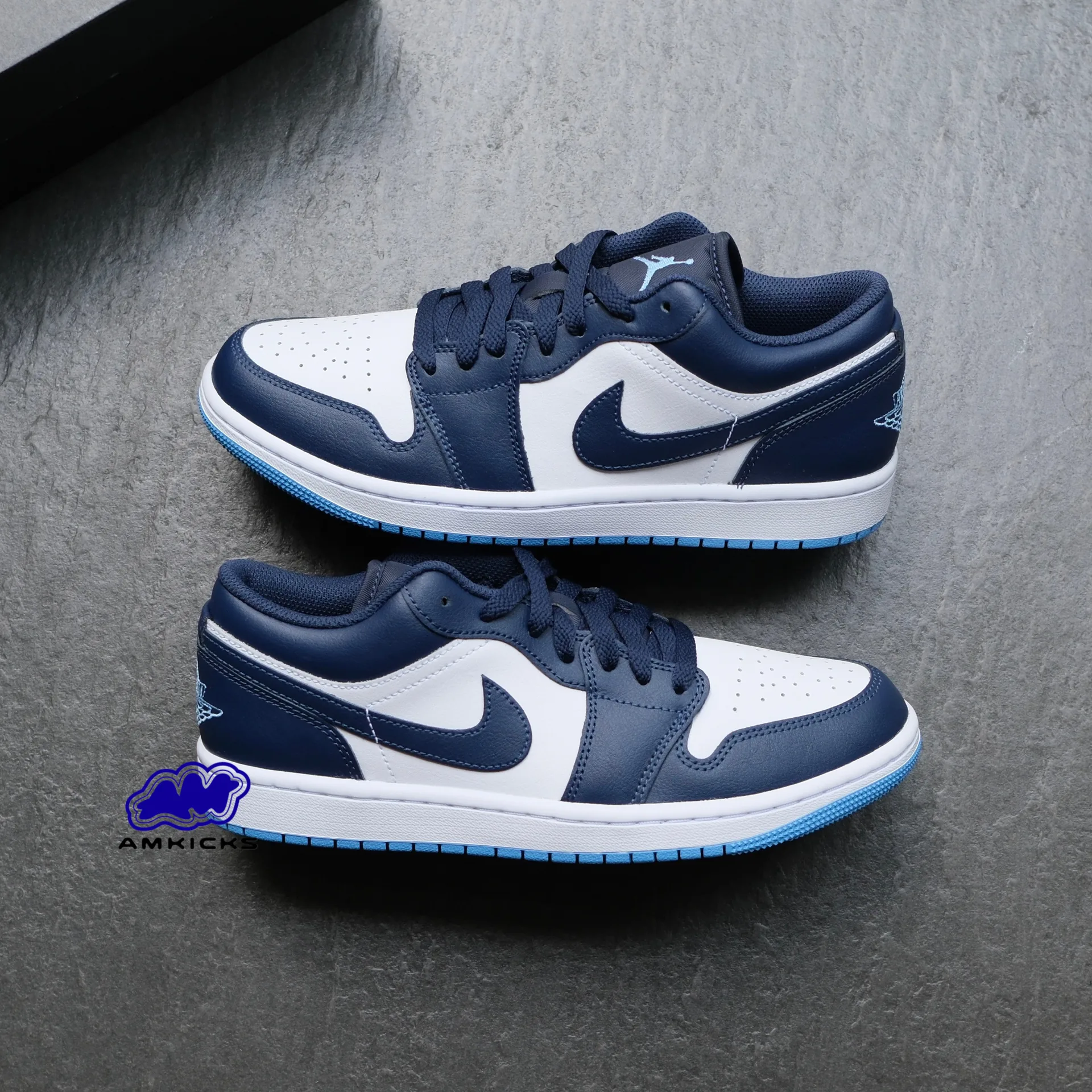 Jordan 1 Low "Midnight Navy University Blue"