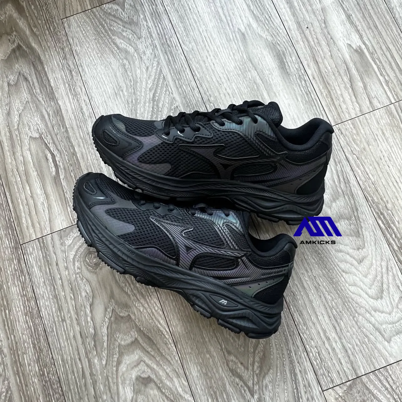 Mizuno Racer S "Black"