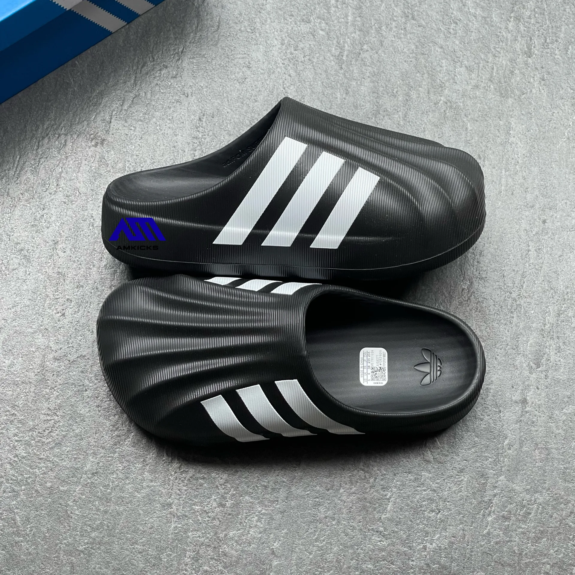 adiFOM Superstar Mule "Black White"