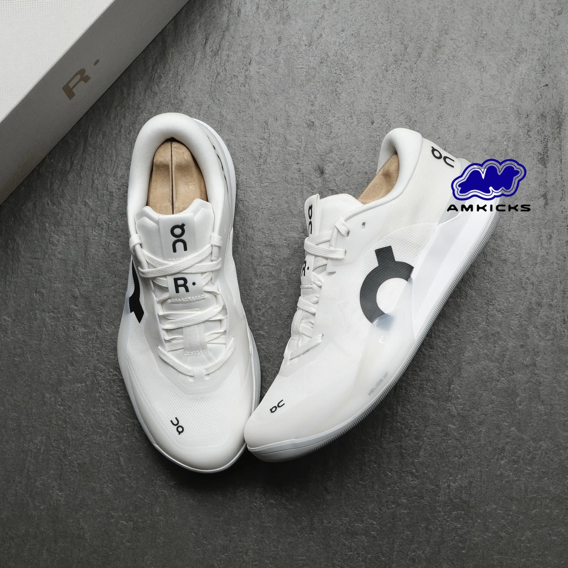 On The Roger Pro 3 "White Pink"