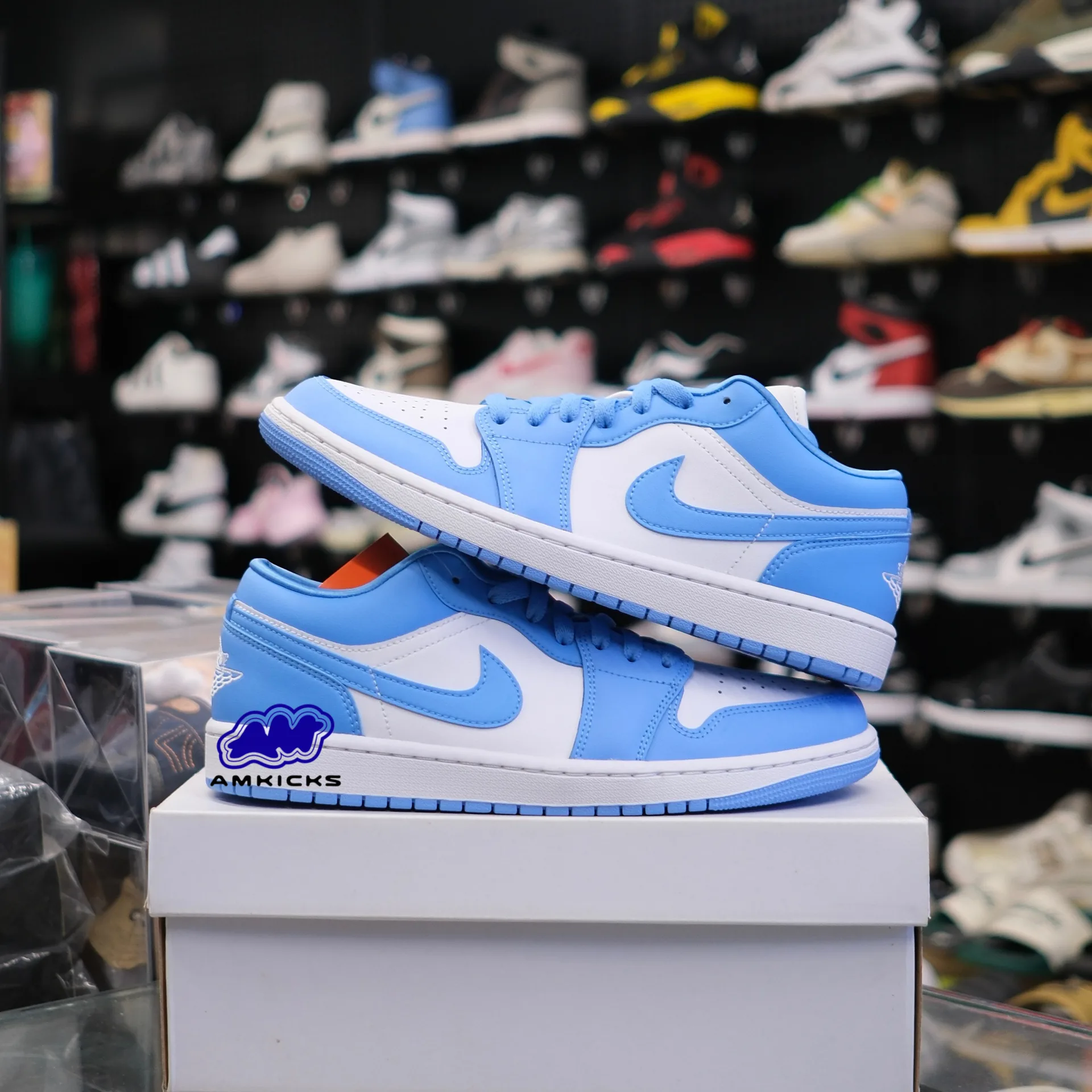 Jordan 1 Low UNC