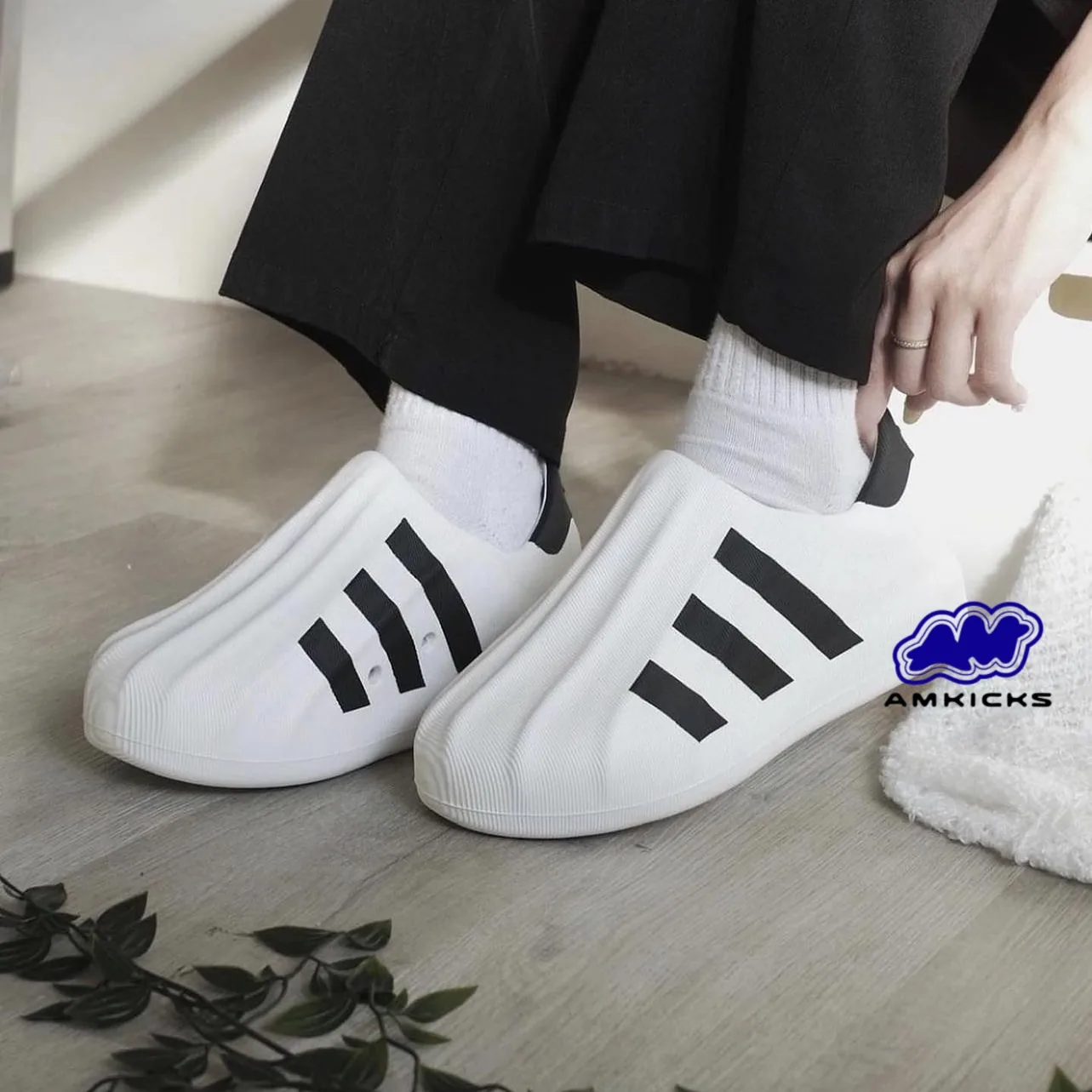 adiFOM Superstar White Black