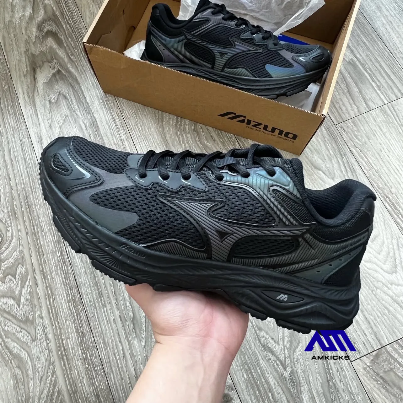 Mizuno Racer S "Black"