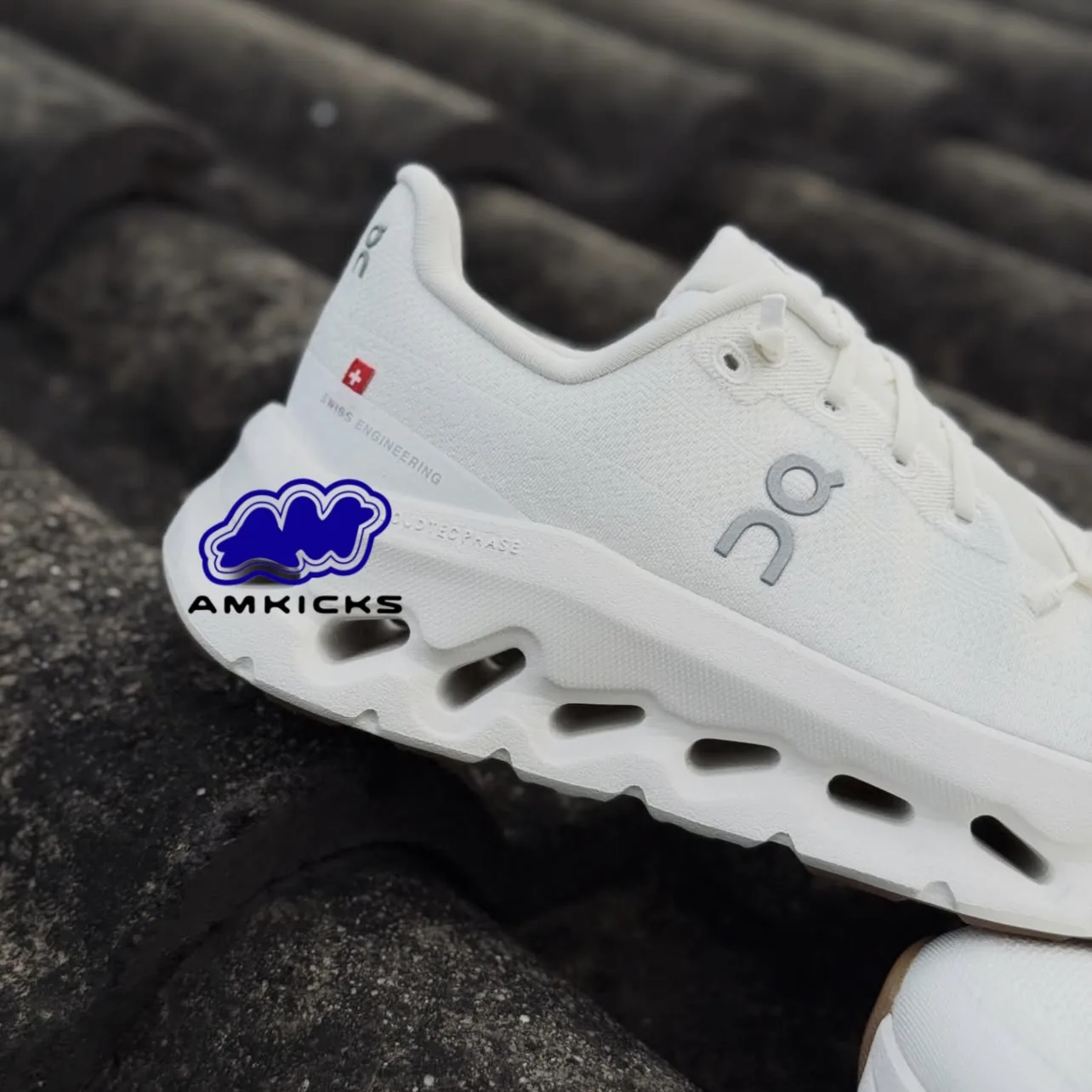 On Running Cloudtilt "White Ivory"