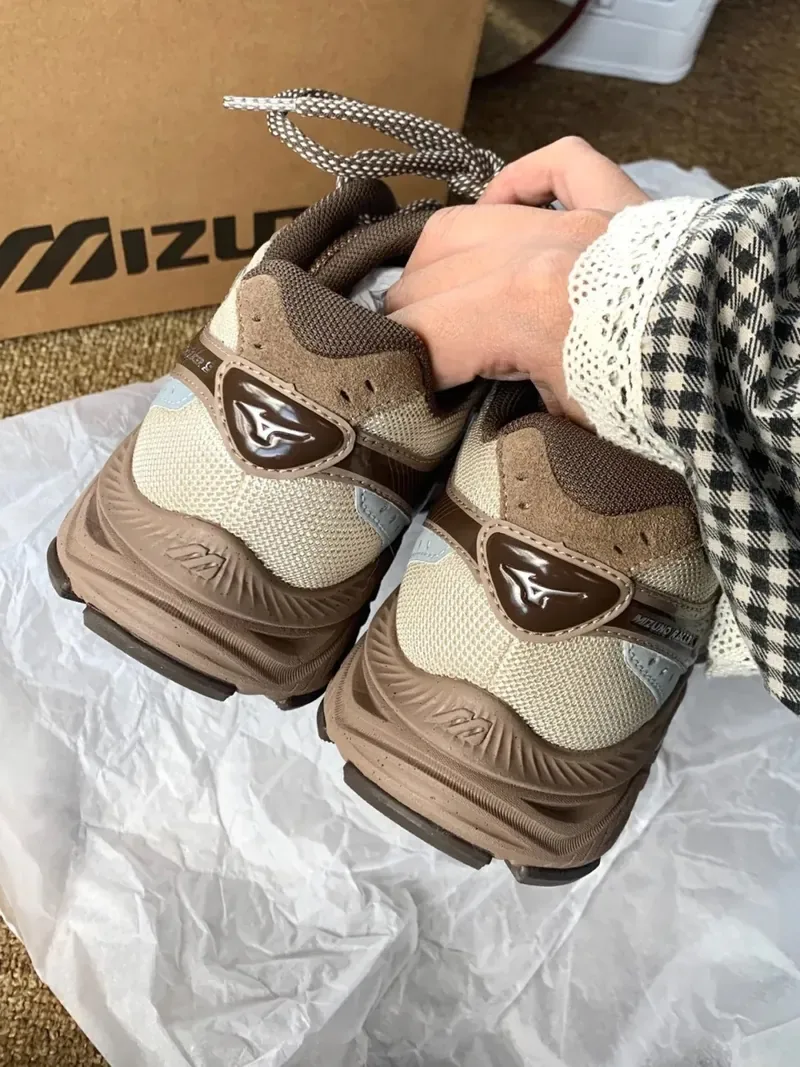 Mizuno Racer S "Beige Brown"