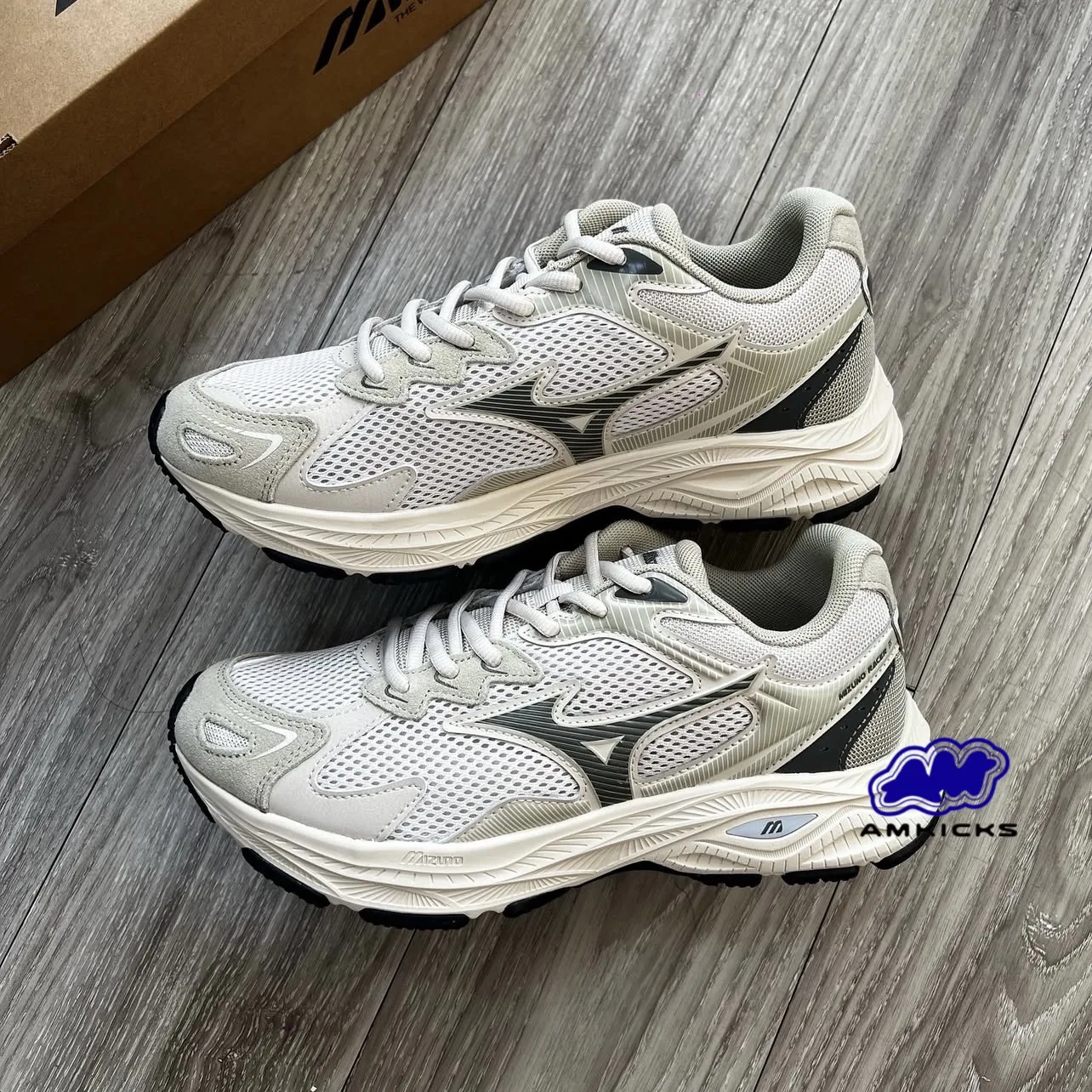Mizuno Racer S "Cream Beige"