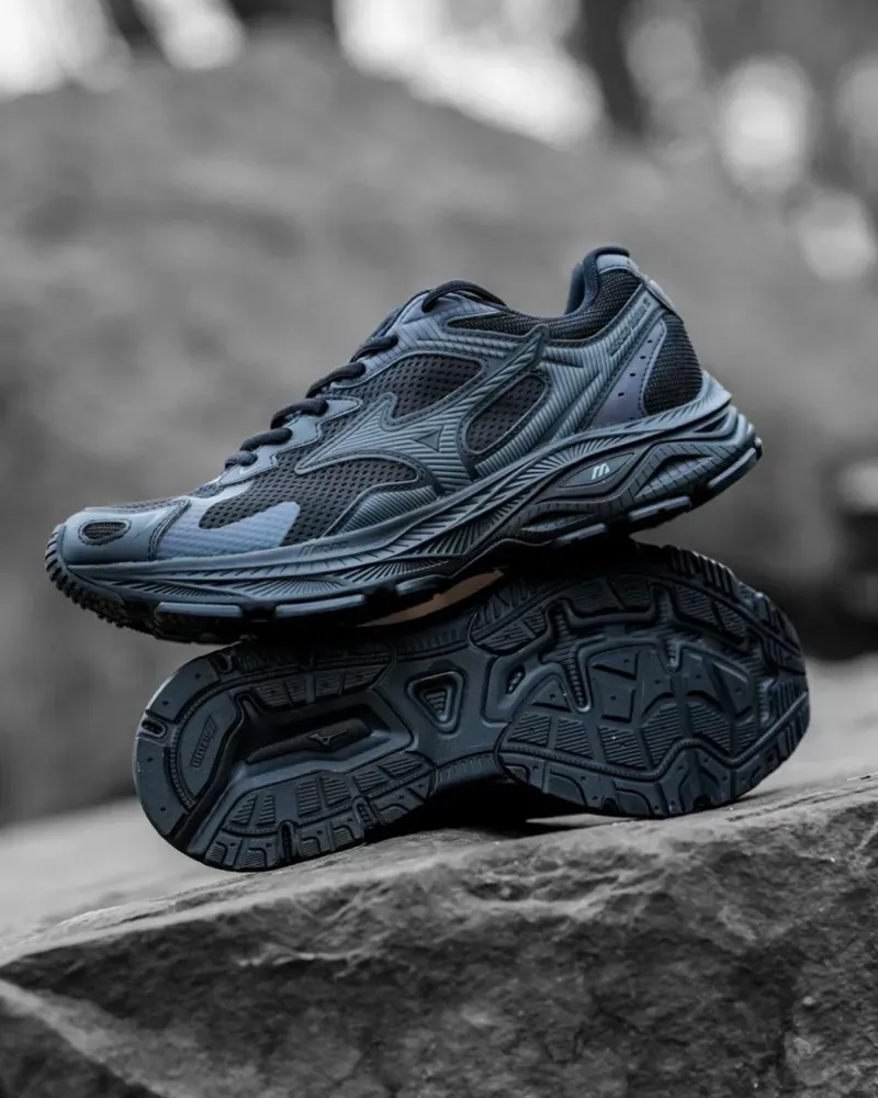Mizuno Racer S "Black"