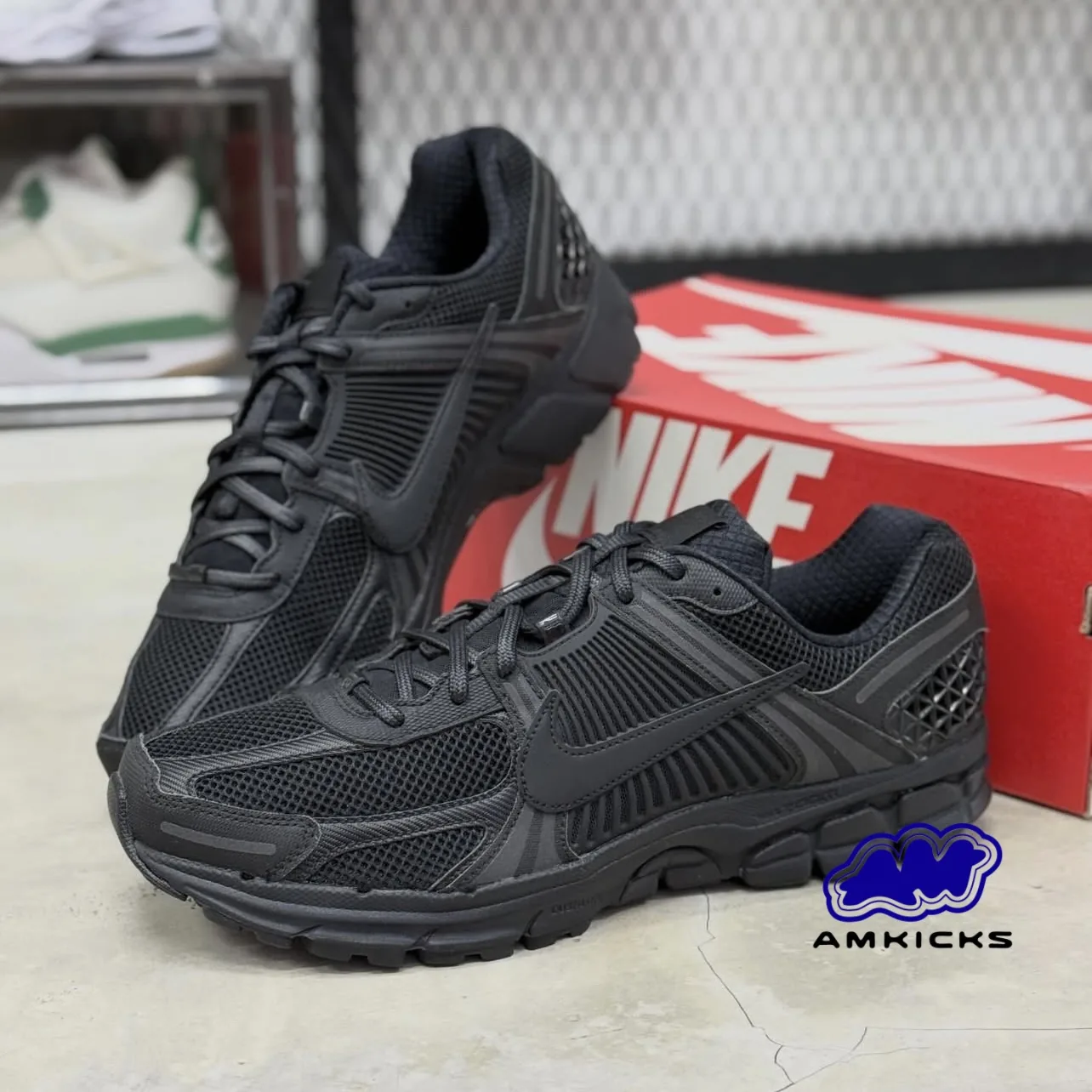 Nike Zoom Vomero 5 "Triple Black"