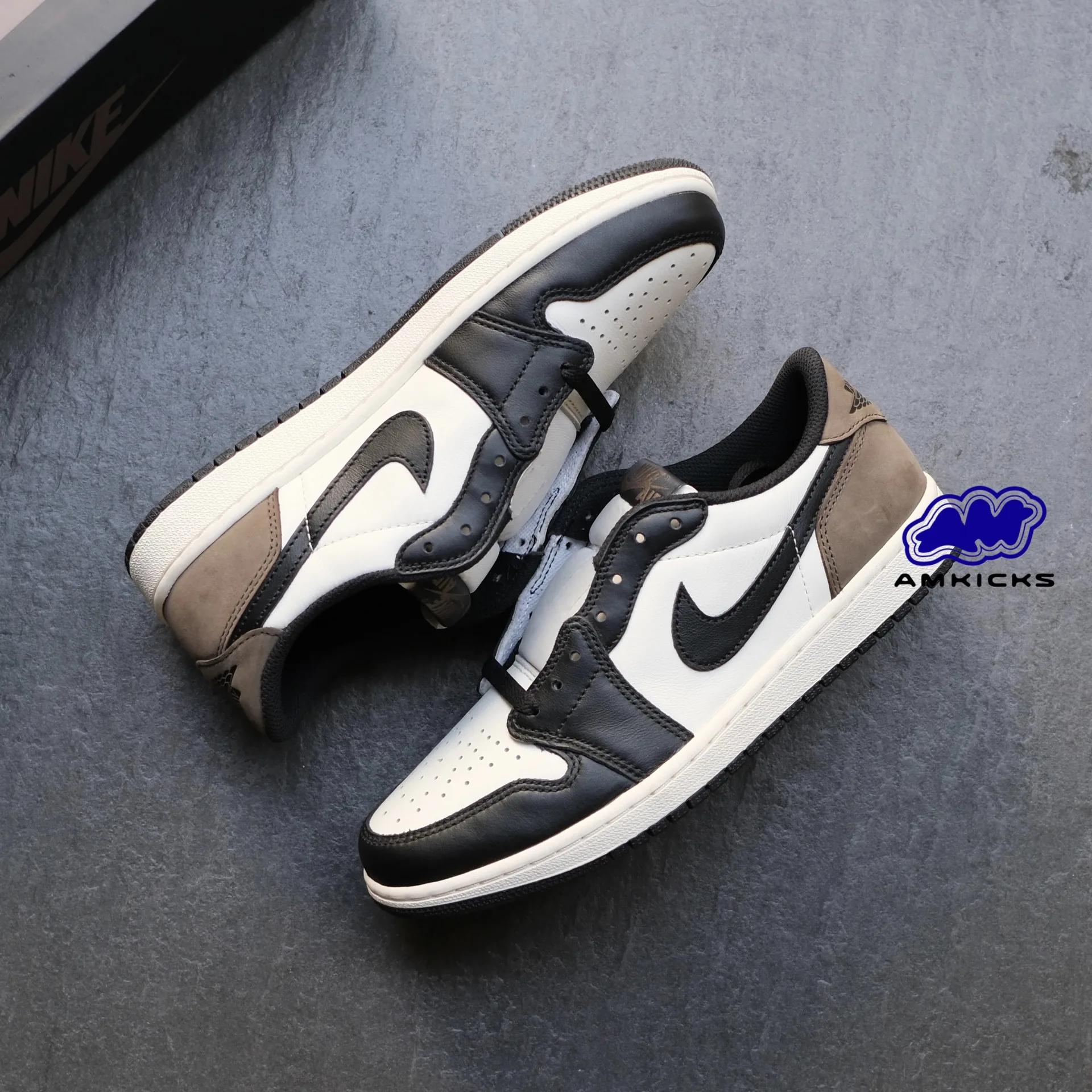 Jordan 1 Retro Low OG "Mocha"
