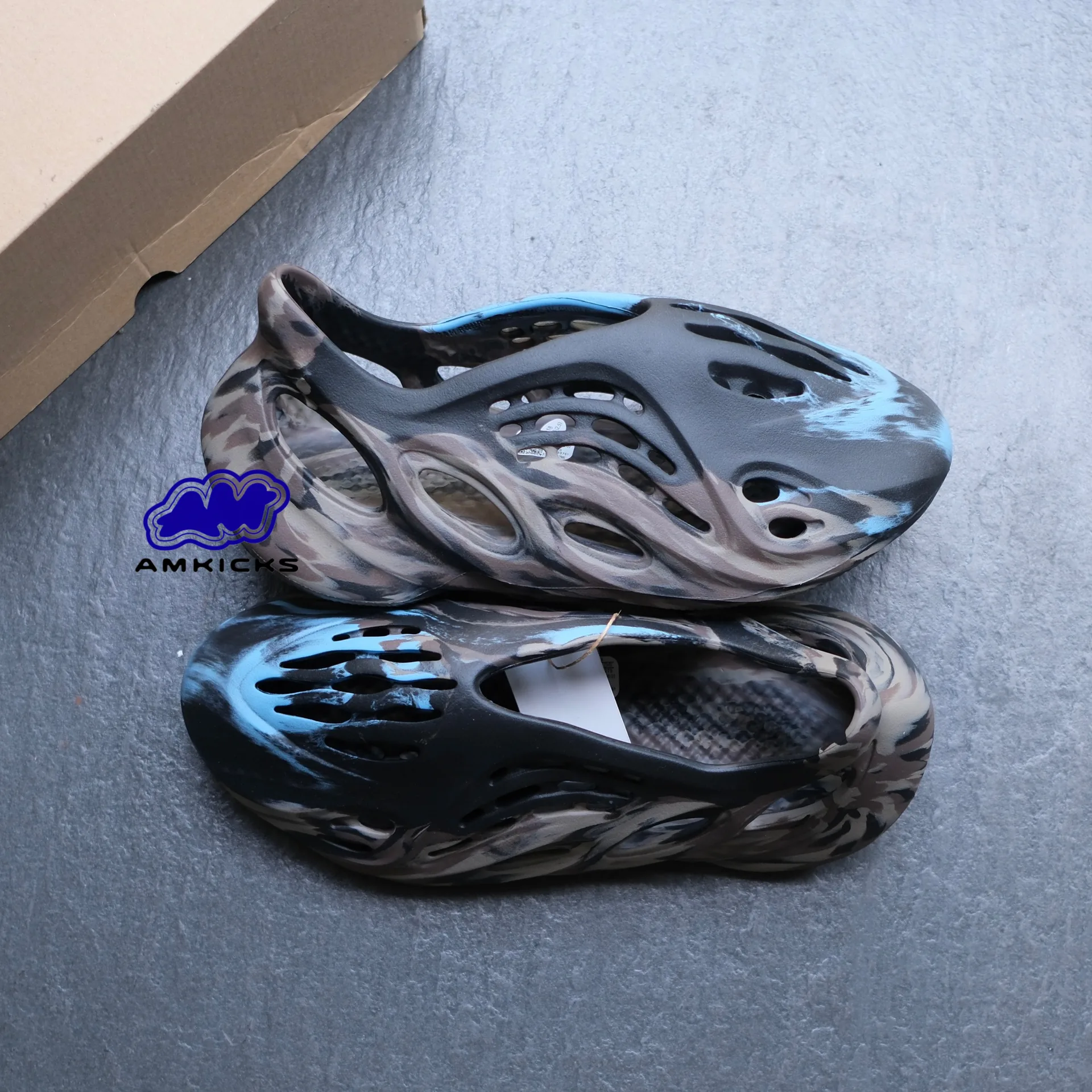 adidas Yeezy Foam RNNR "MX Cinder"