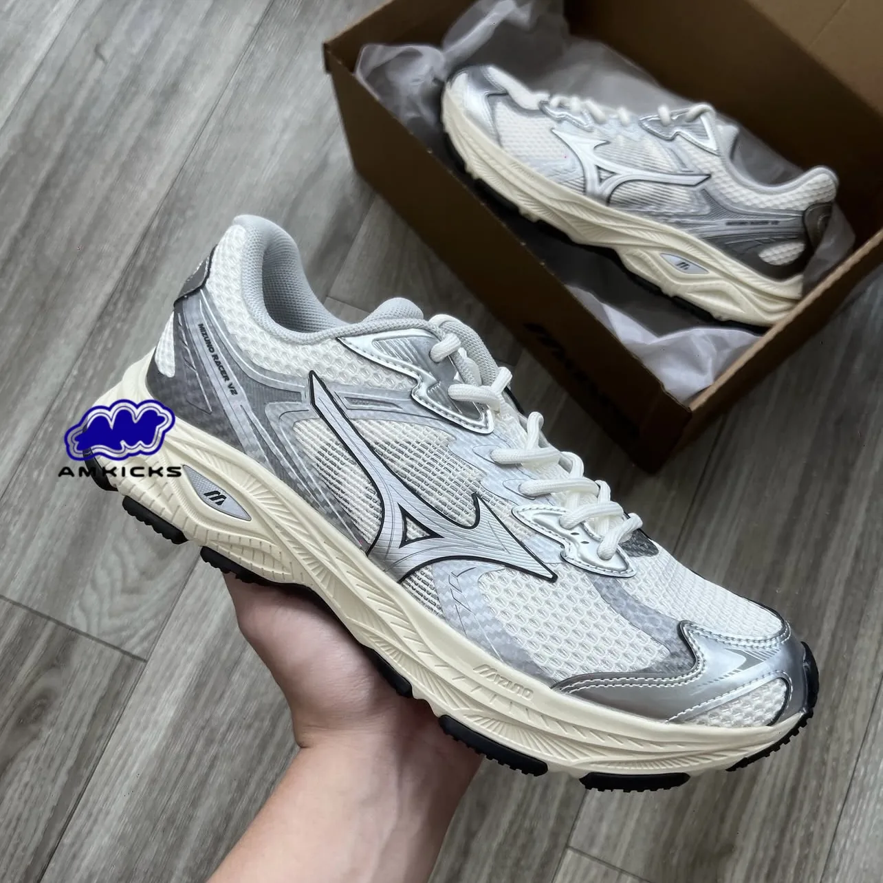 Mizuno Racer S V2 "Cream Silver"